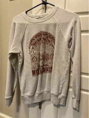 Obey women’s sweatshirt